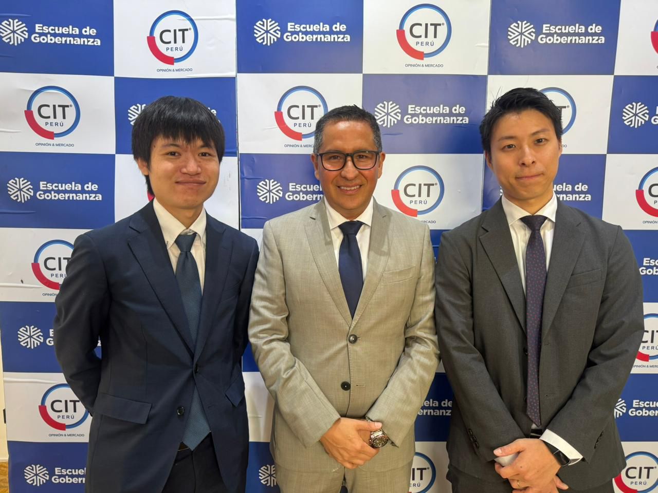 Analistas de la embajada de Japón 2026